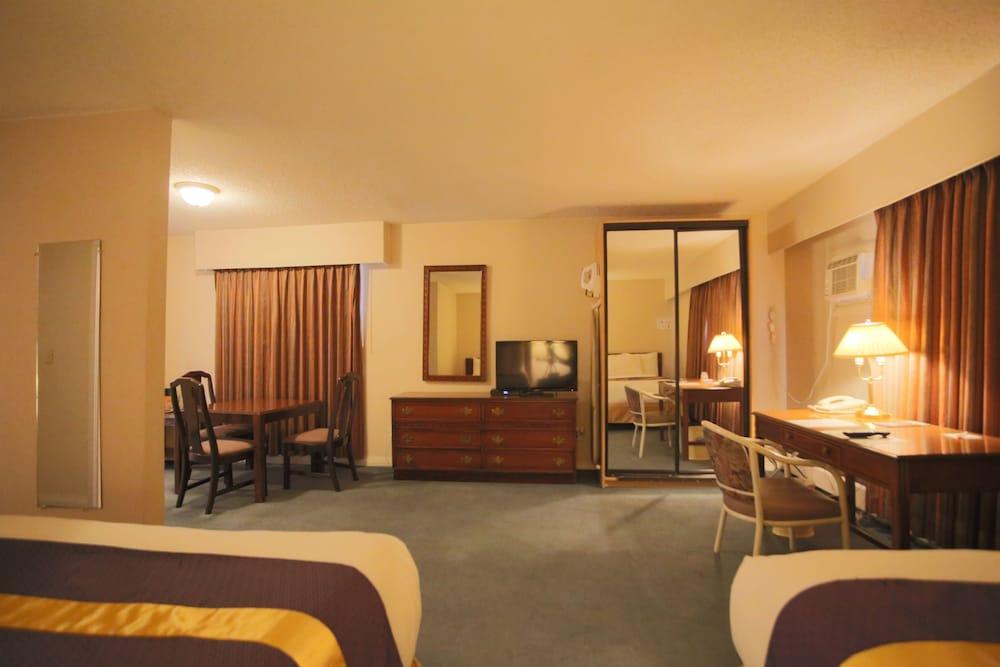 Howard Johnson Hotel By Wyndham Victoria Extérieur photo